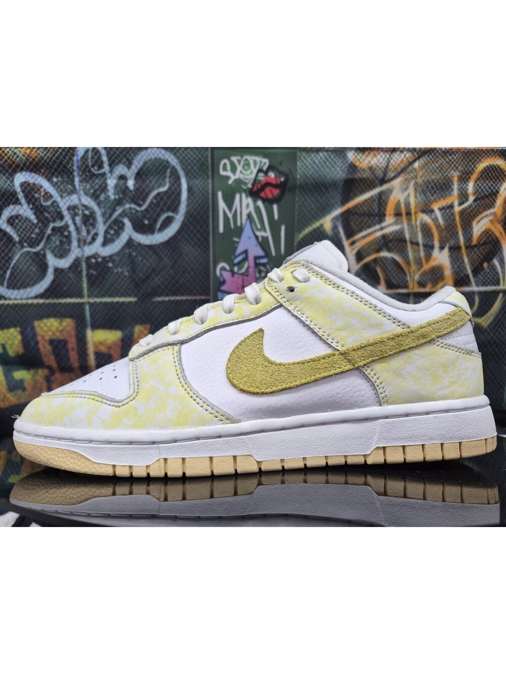 Nike Dunk Low Yellow Strike Size 8.5W/ Men's 7M DM9467-700